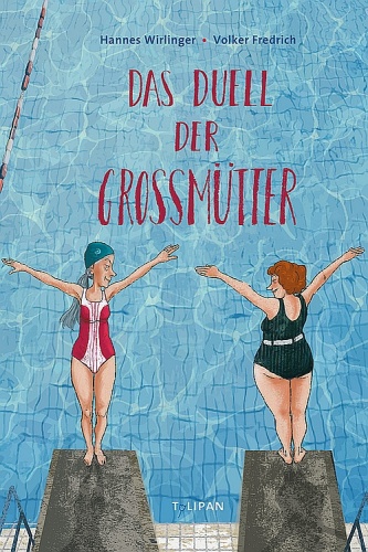 Zwei Frauen stehen im Schwimmbad auf einem Sprungturm