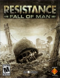 Ein Totenschädel  mit Soldatenhelm, der auf einem verlassenen Schlachtfeld liegt