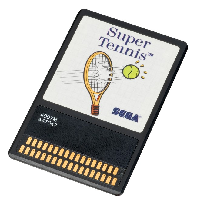 Eine Speicherkarte für ein Computerspielsystem. Darauf ist ein Tennisschläger und ein Tennisball abgebildet.