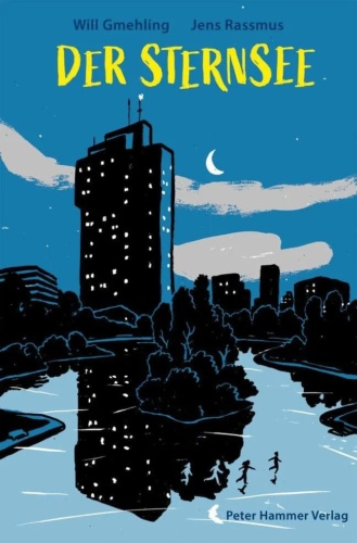 Eine nächtliche Stadt an einem See.
