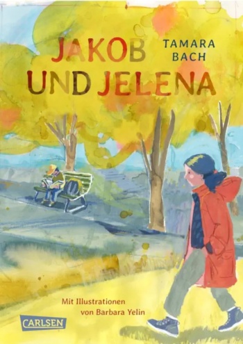 Ein Mädchen in roter Jacke geht durch einen herbstlichen Park. Unter einem Baum sitzt ein Junge auf einer Bank.